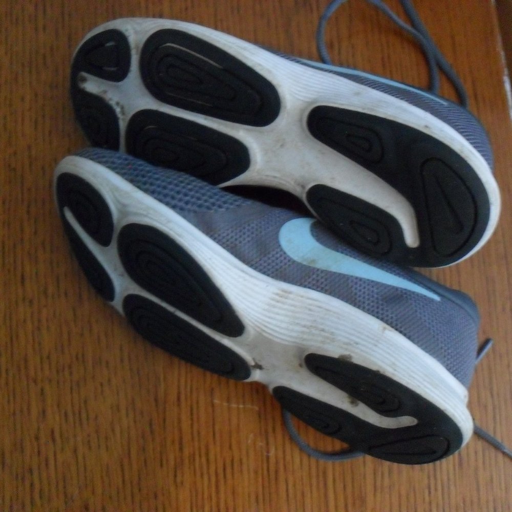 Nike Ladies Sneakers Size 8 - Picture 3 of 4